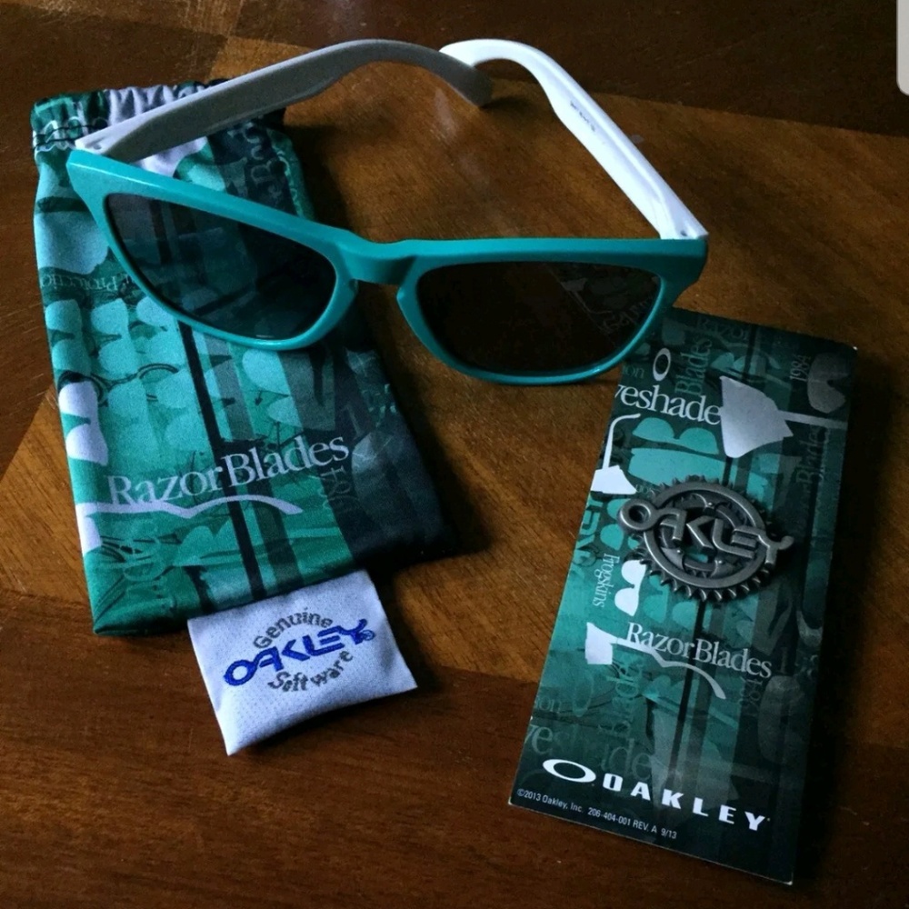 30th anniversary Oakley sunglasses w/pin